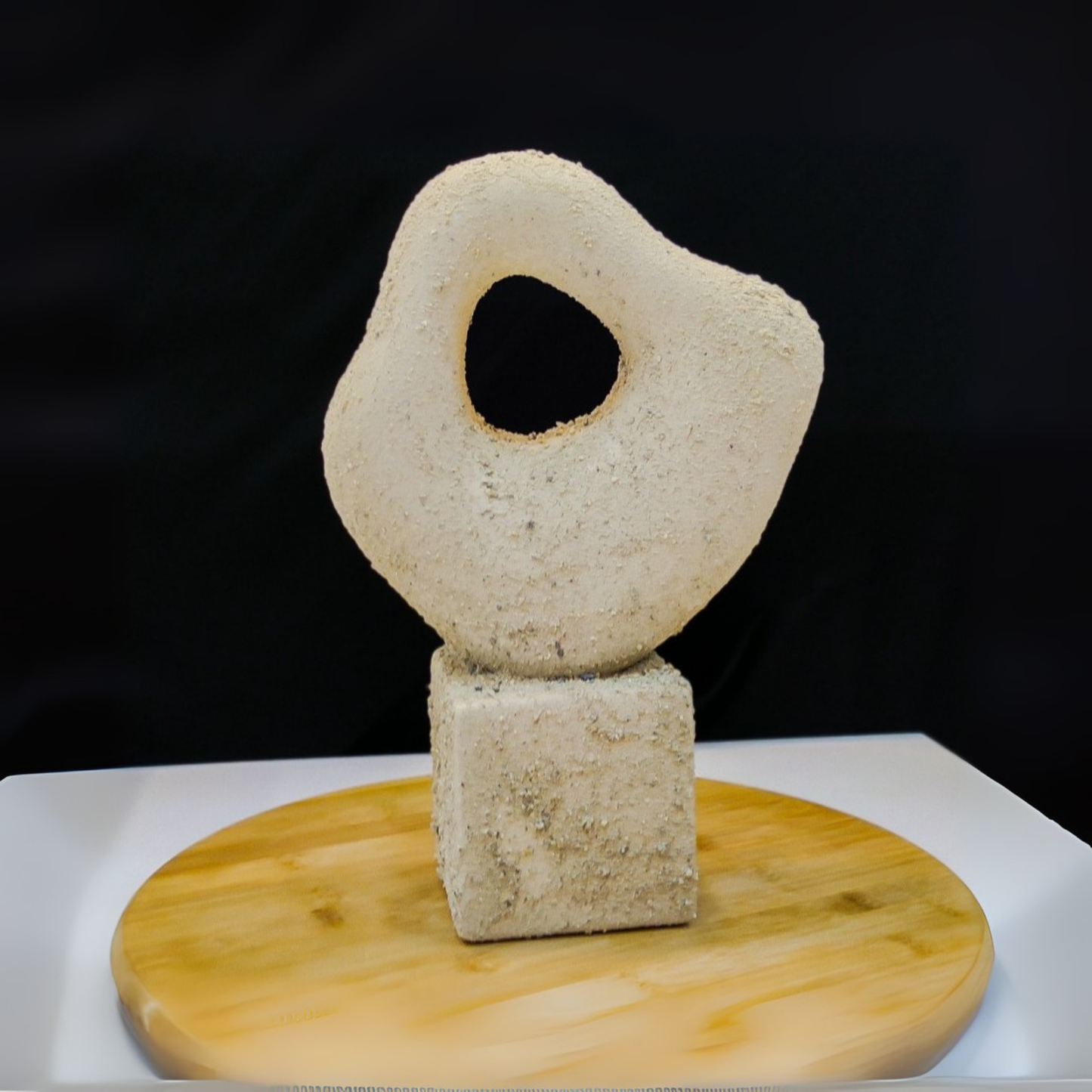 تمثال نصفي ذو قاعدة مزخرفة - قطعة زخرفية أنيقة