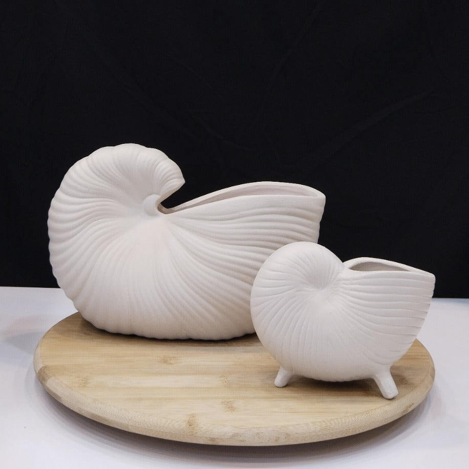 مجموعة من حلزونين خزفيين - قطعة ديكورية حديثة