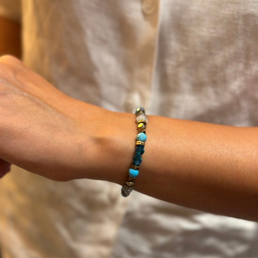 سوار كليوباترا – شاكرات سواروفسكي السبعة وأحجار طبيعية (الفيروز، الأكوامارين، الهيماتيت)