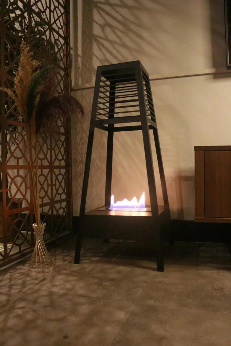 مدفأة تعمل بالوقود الحيوي مع أرجل هرمية