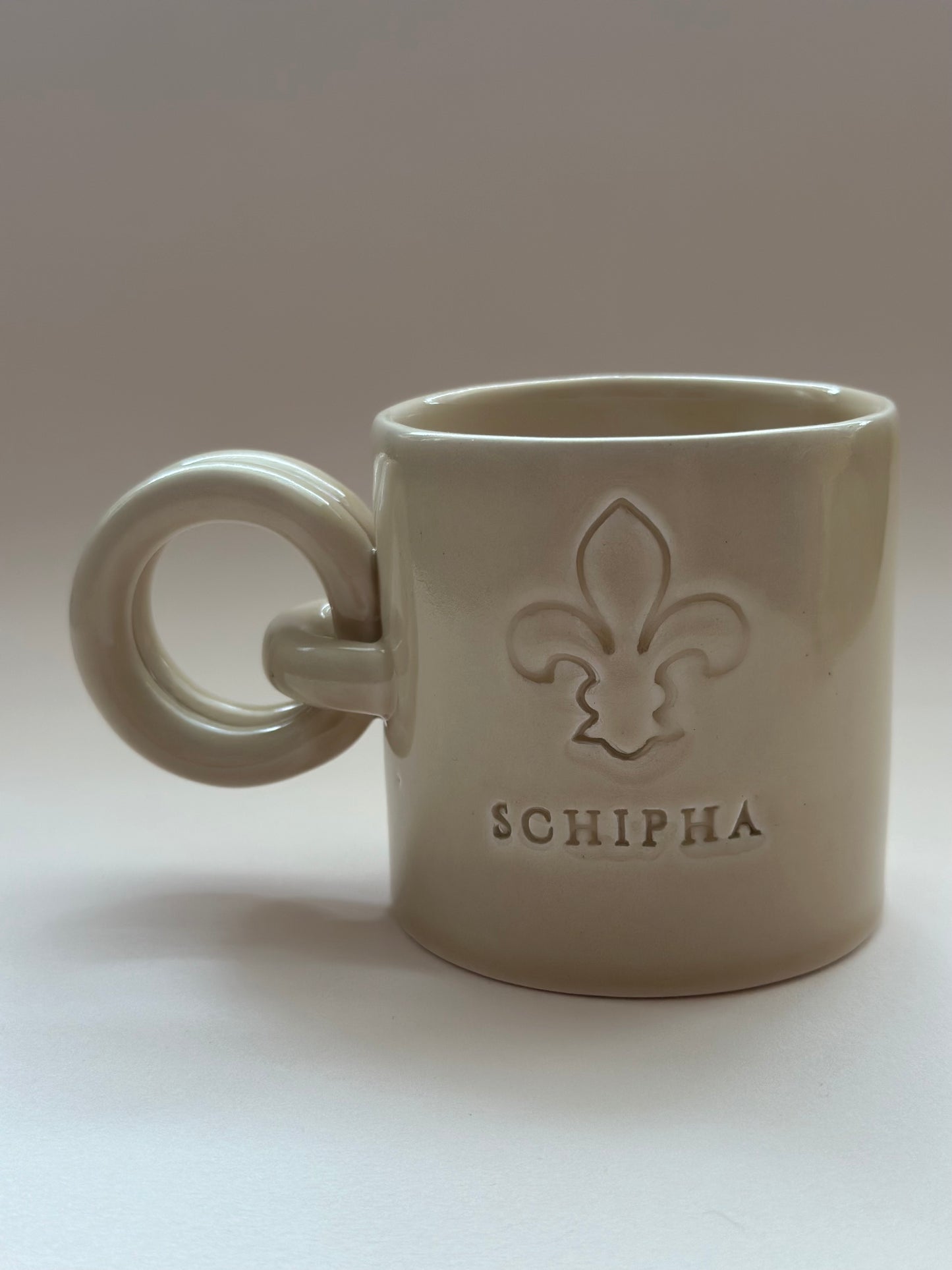 Fleur de Lis Sembollü El Yapımı Seramik Kupa