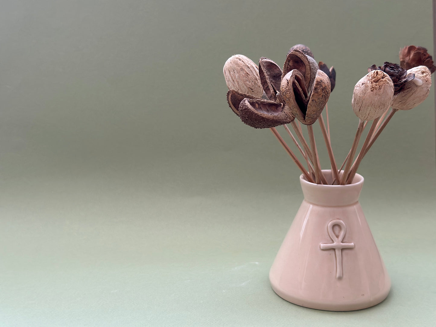 Ankh Sembolü Seramik Vazo | El Yapımı & Spiritüel Dekor