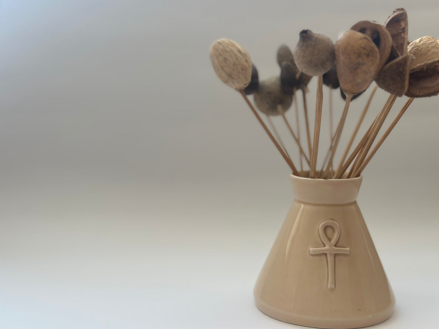 Ankh Sembolü Seramik Vazo | El Yapımı & Spiritüel Dekor