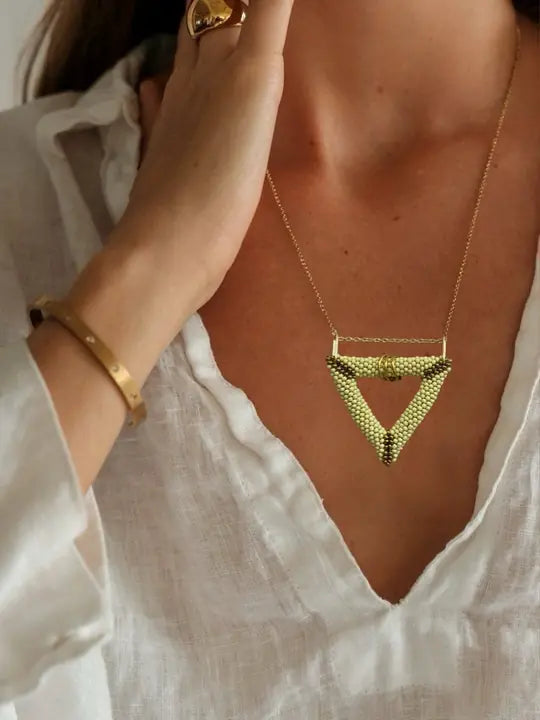 Fusion Özel İşleme Üçgen Kolye